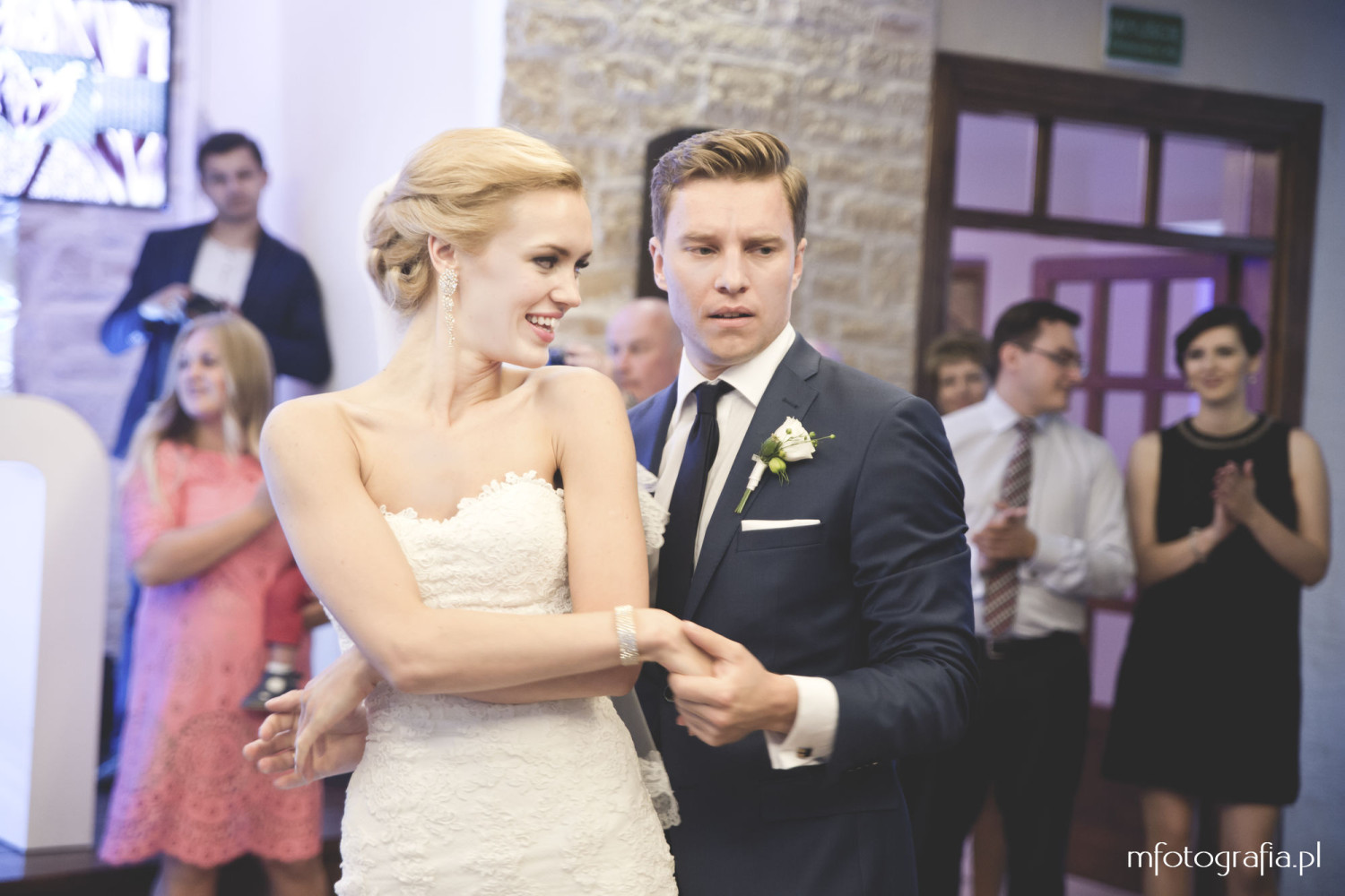 fotografia pięknego tańca pary młodej